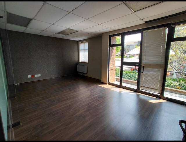 143M² OFFICE TO LET IN LYME PARK